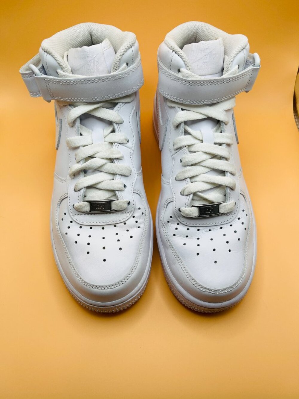 Nike Women's Air Force 1 '07 Mid Top "Triple White" Size 7.5 DD9625-100 Sneakers